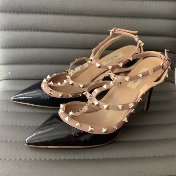 Valentino Garavani Rockstud Pumps - Picture 2 of 13